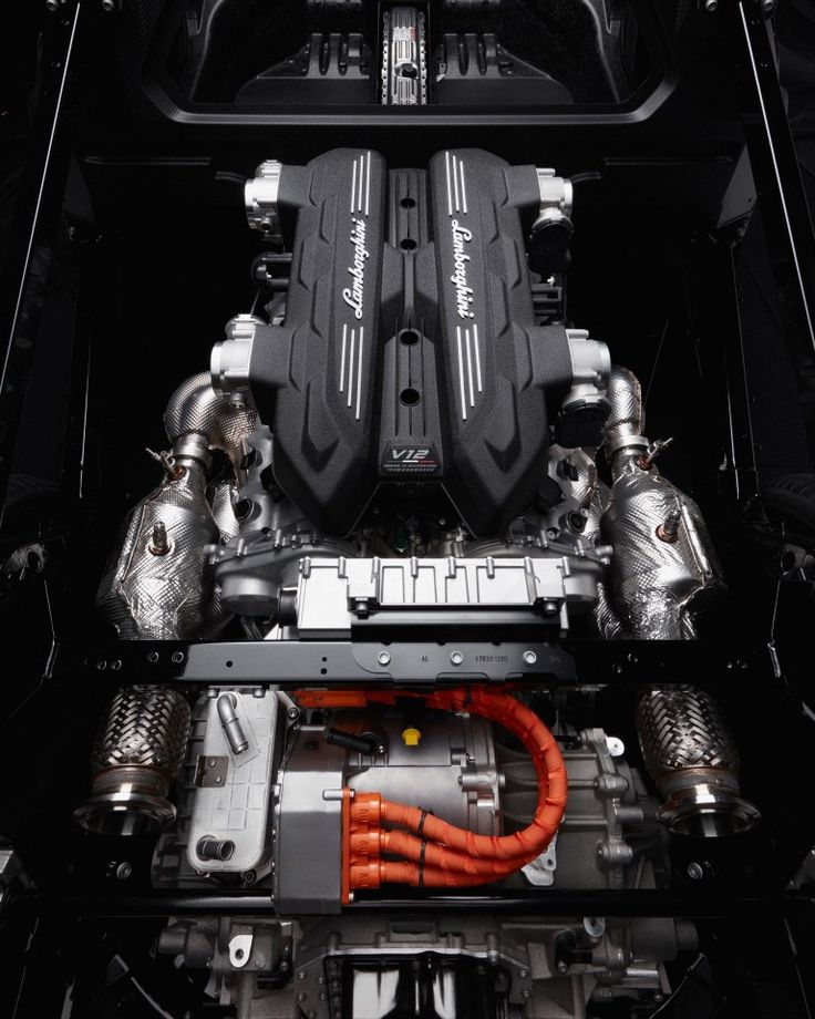 Silnik V12